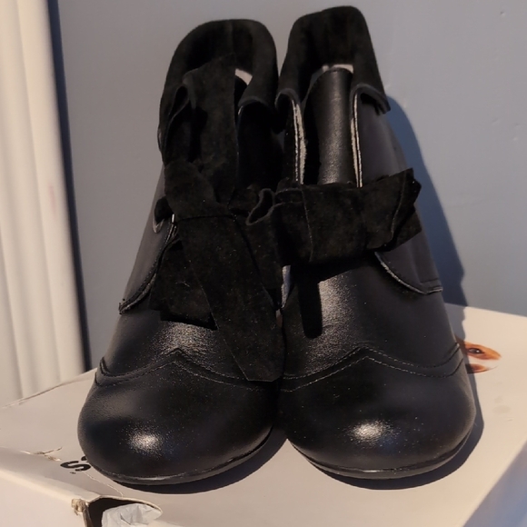Hush Puppies Elegant Black Bow Heeled Boots - Picture 2 of 4